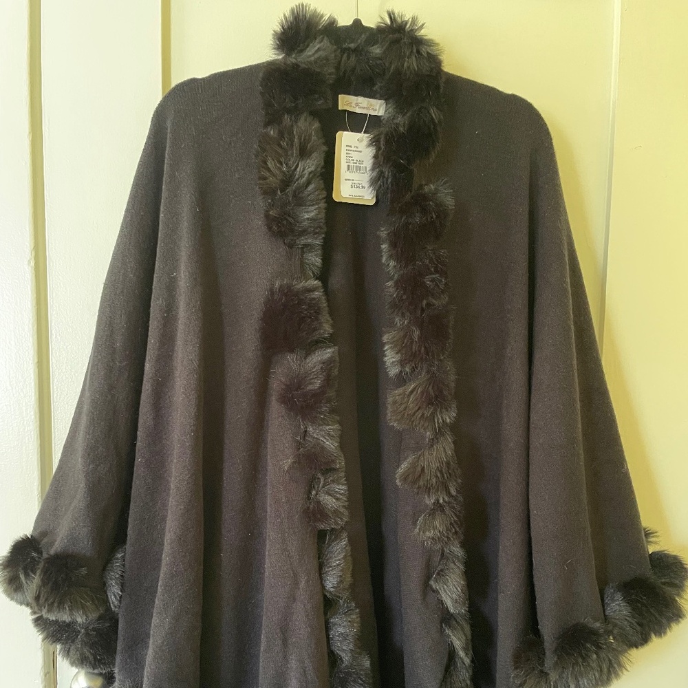 LA FIORENTINA Faux Fur Ruana